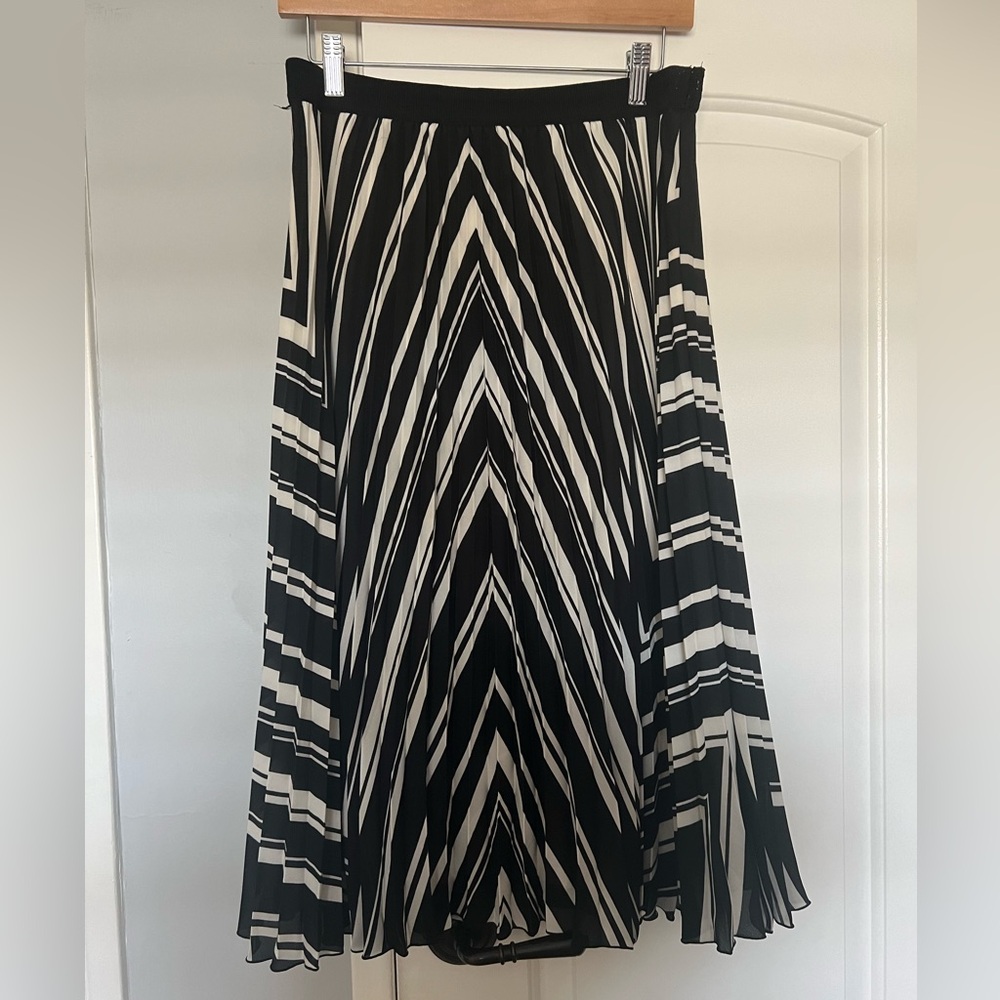 H&M Flowy Striped Elastic Waist Maxi Skirt